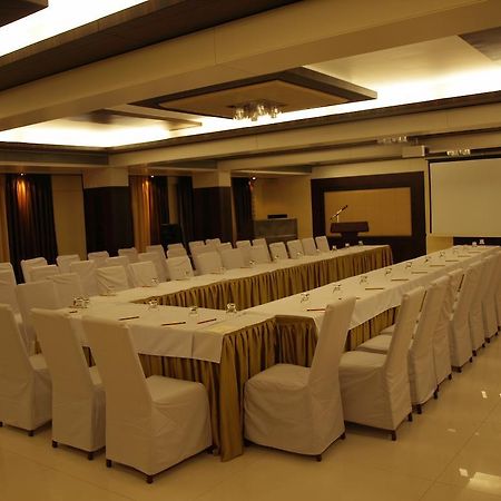 Kapila Business Hotel Pune Exterior foto