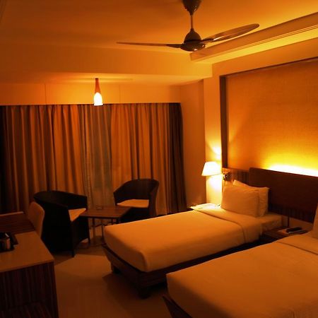 Kapila Business Hotel Pune Exterior foto