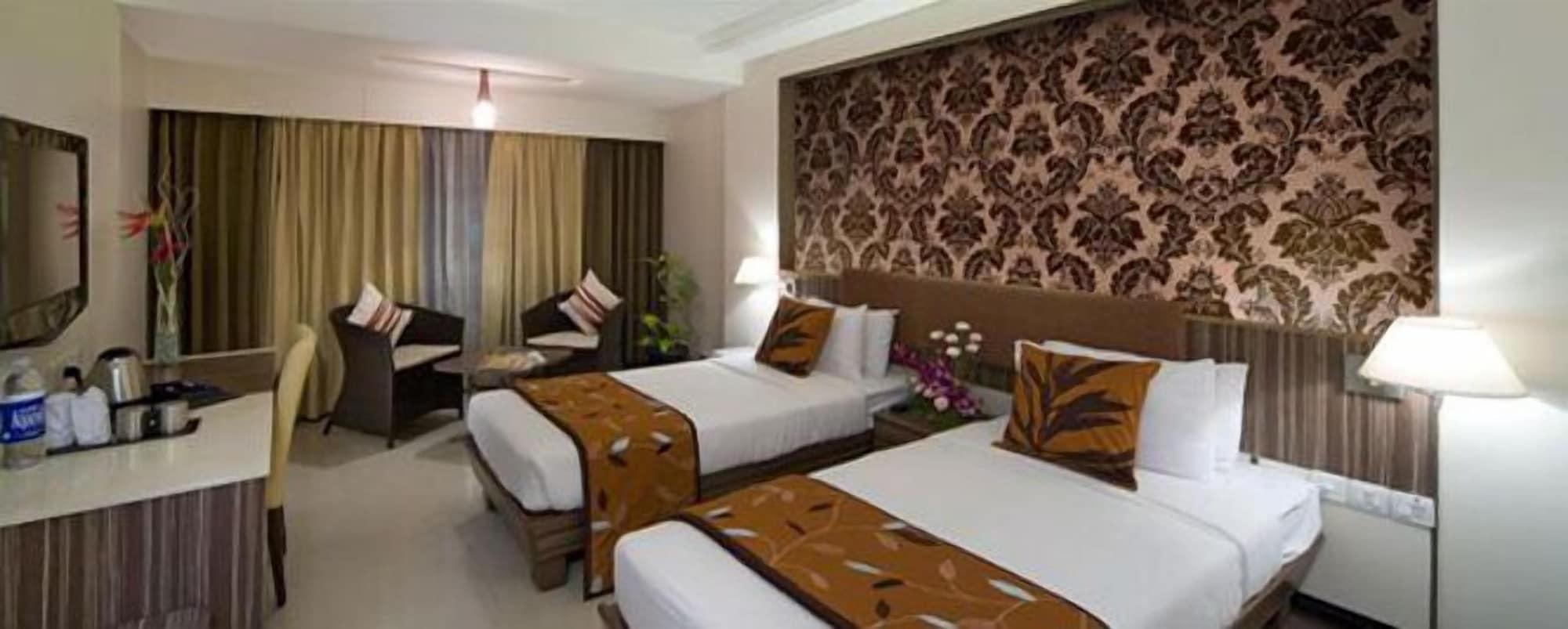 Kapila Business Hotel Pune Exterior foto
