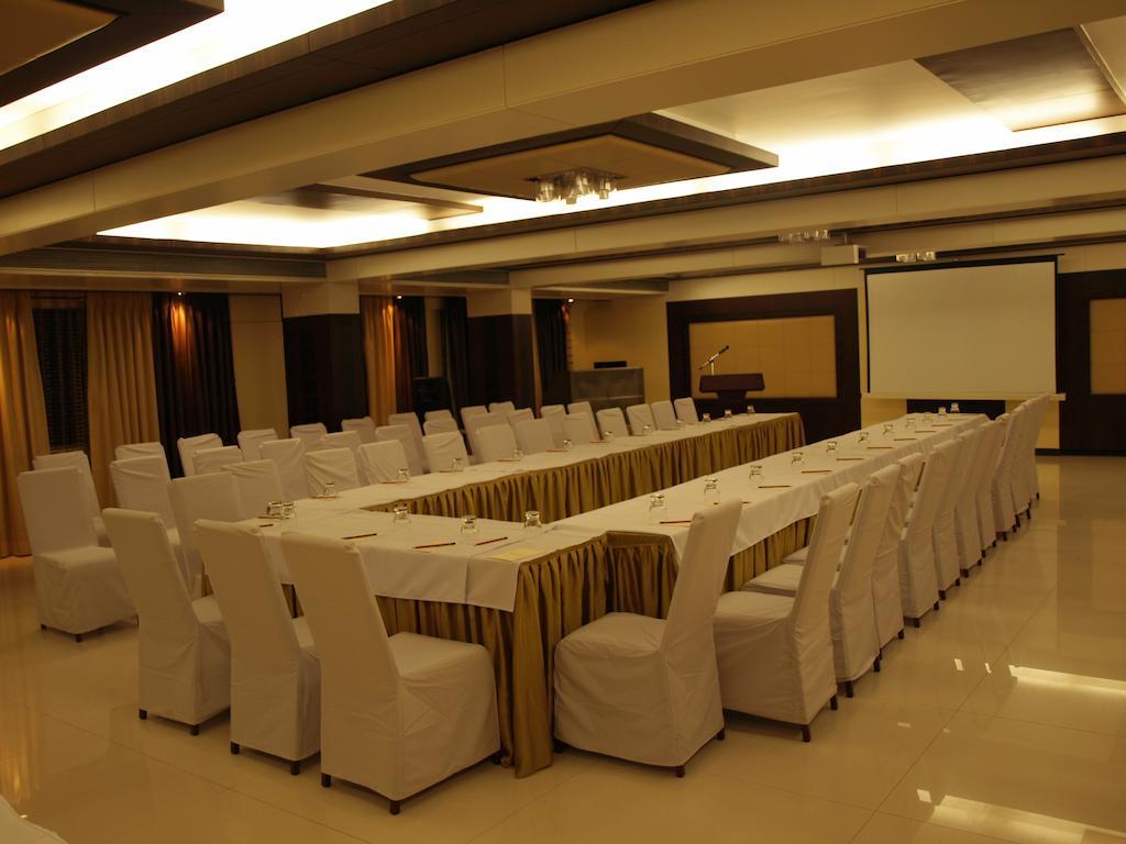 Kapila Business Hotel Pune Exterior foto