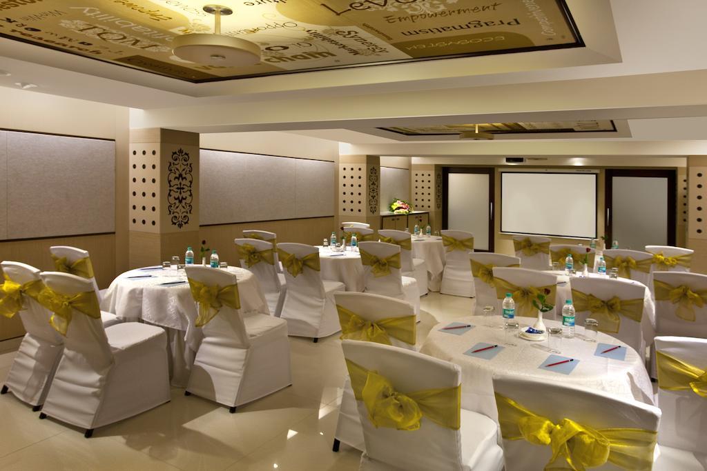 Kapila Business Hotel Pune Exterior foto