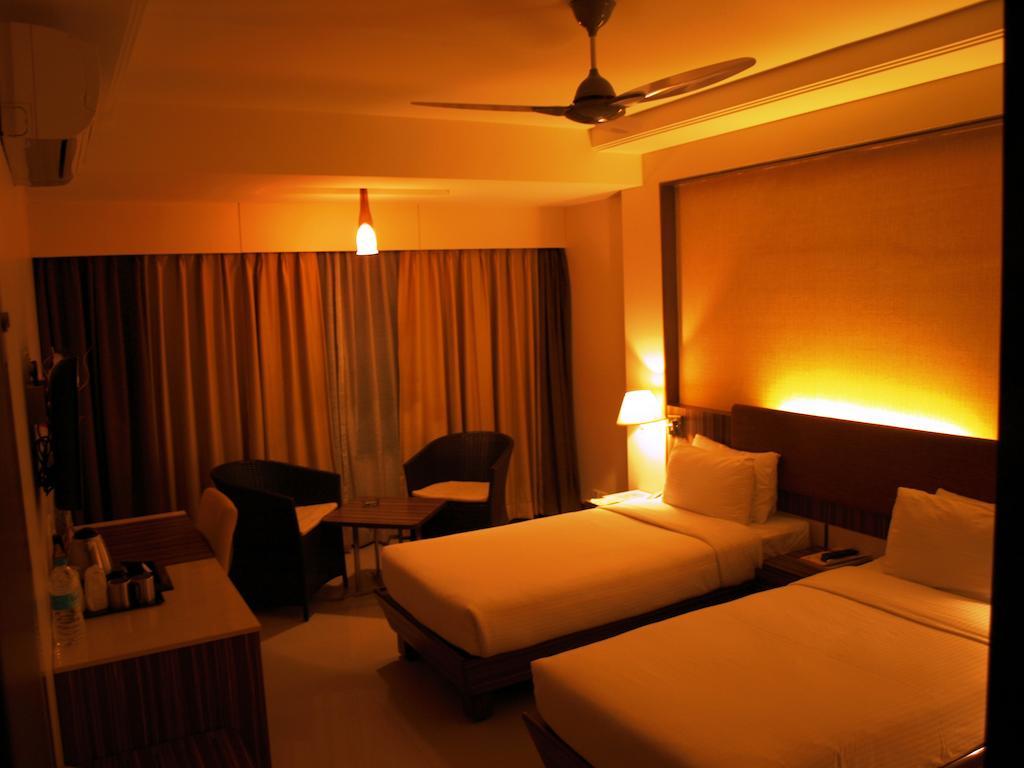 Kapila Business Hotel Pune Exterior foto